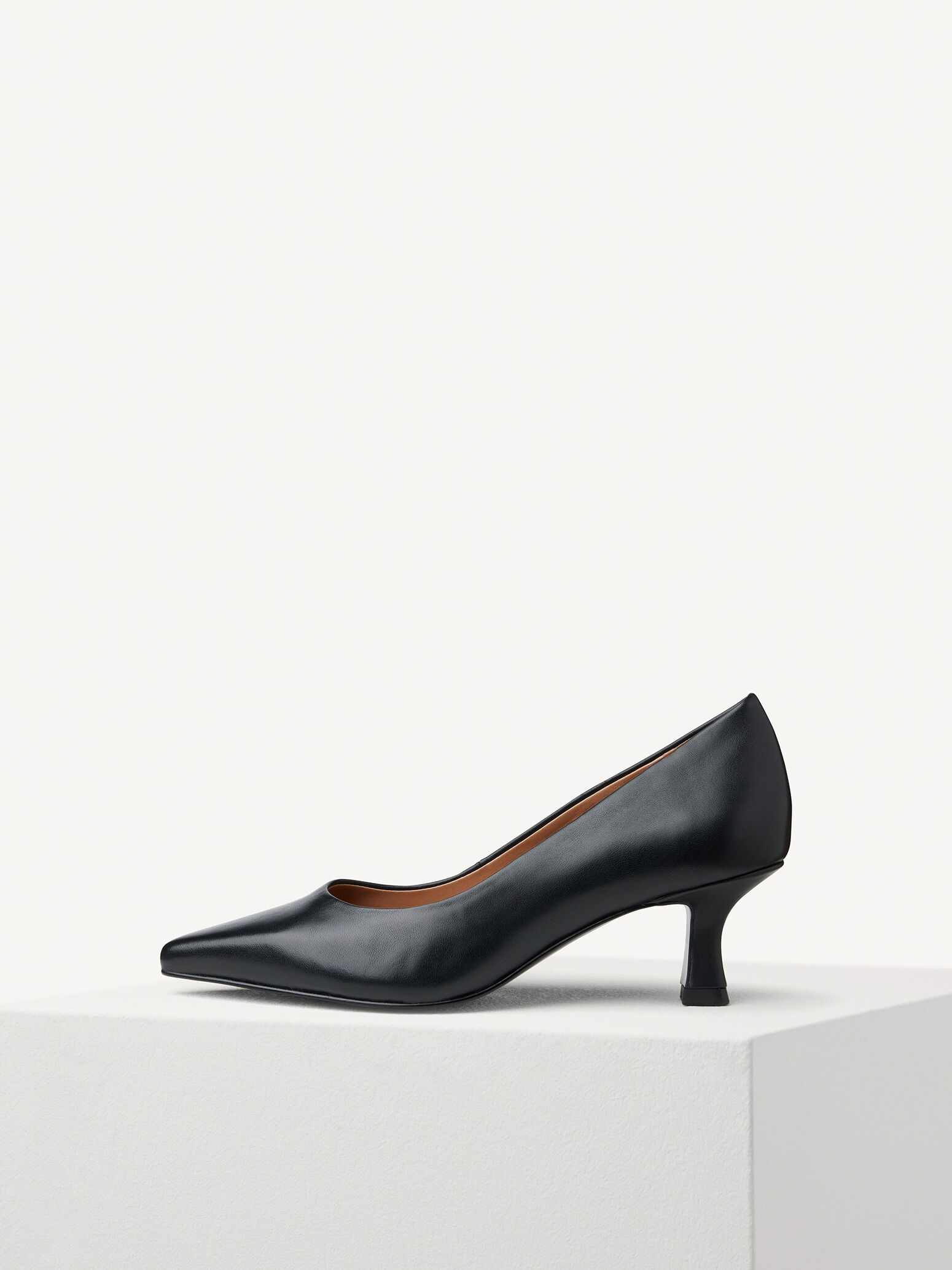 Escarpin 1 22310 42 Achetez en ligne les Slingbacks Escarpins de NEWD