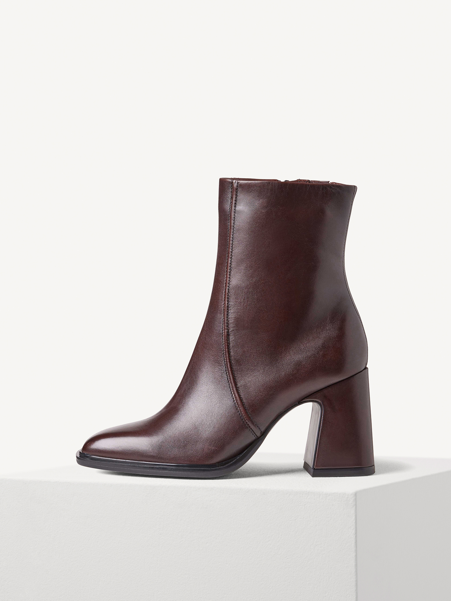 Leather Bootie - brown